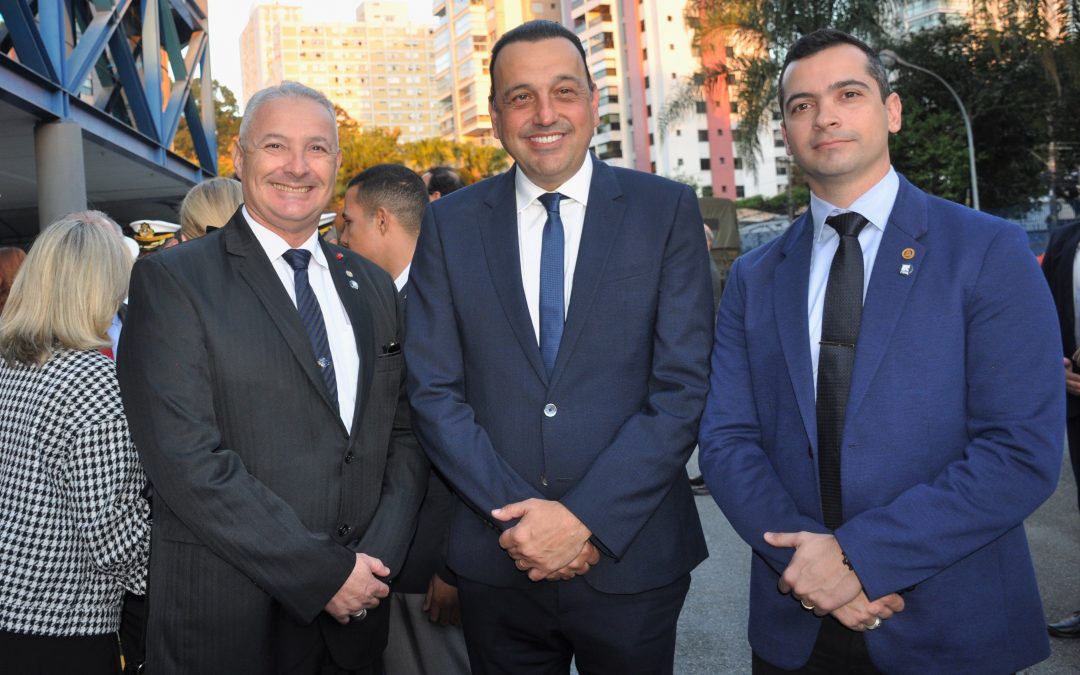 Solenidade de passagem de comando do Vice-almirante Guilherme para o Vice-almirante Trovão